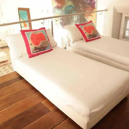 Luxury Historic House • 5 Bedroom • Location *